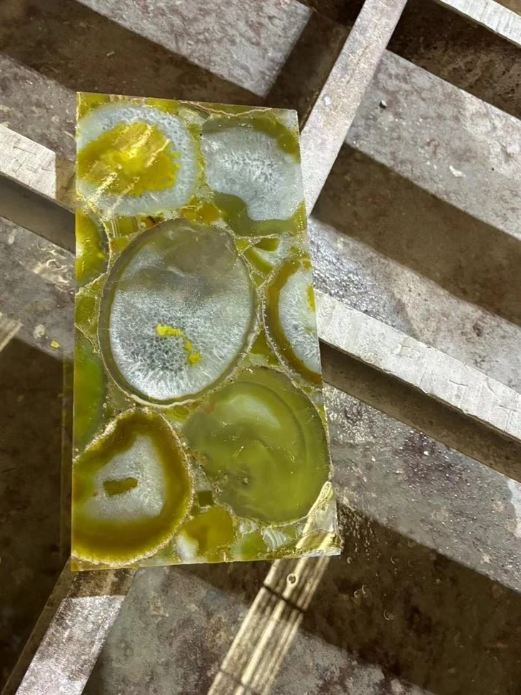 yellow agate cutting